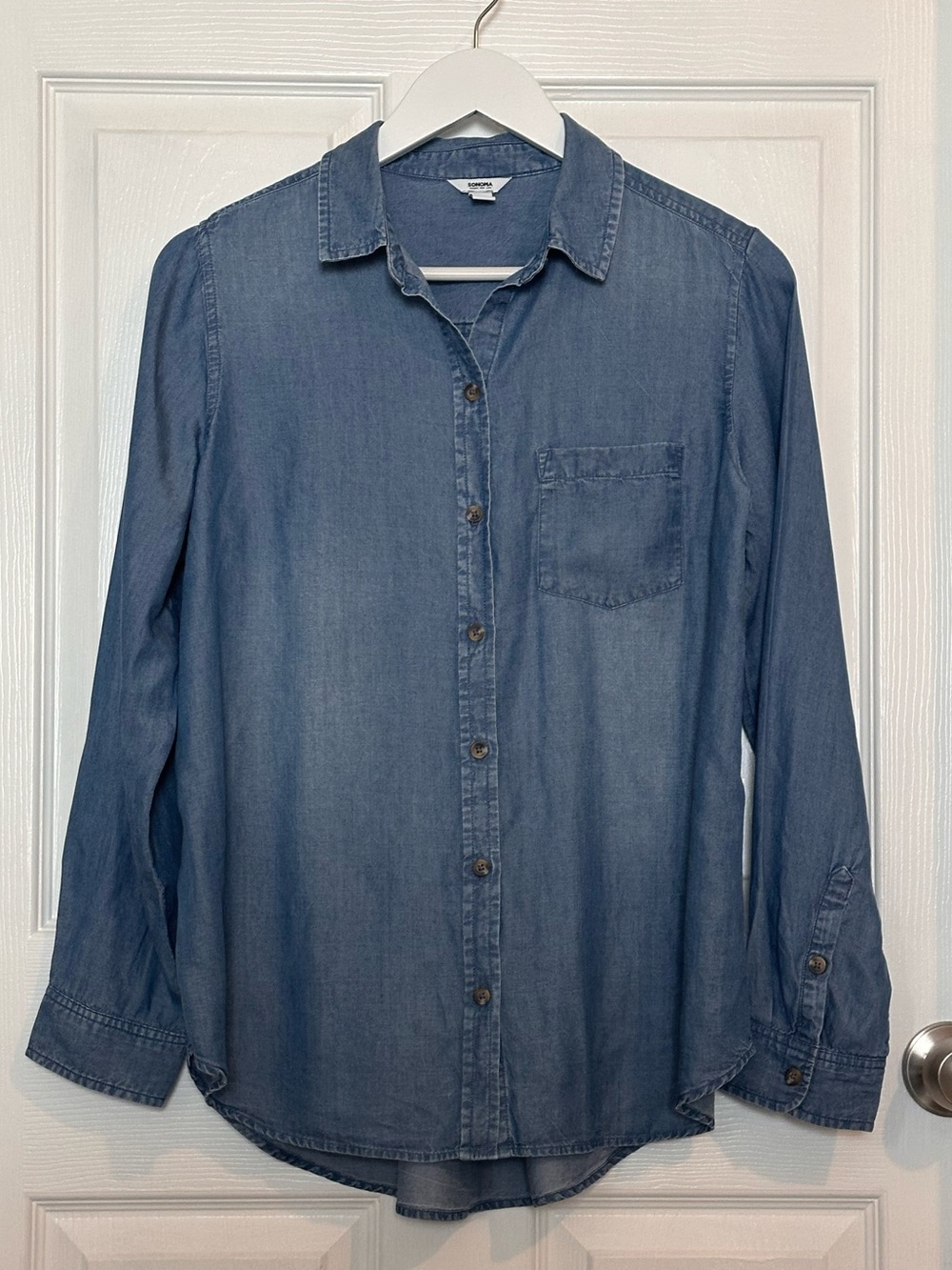 Women’s Sonoma Blue Lyocell Chambray Button-Down Shirt with Rounded Hem Sz:M EUC